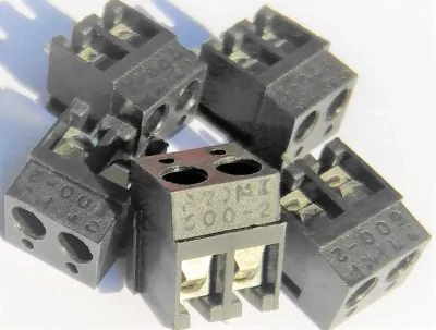 terminal-2pol.webp 2 pole screw terminal block image